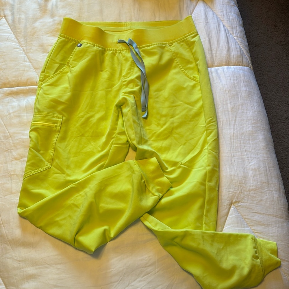 Neon green Figs scrub pants only worn once!